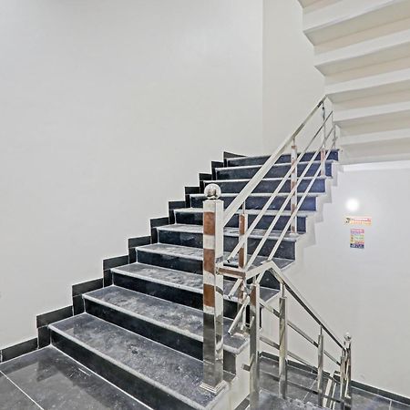 Townhouse P.S.Palace Near Amausi Metro Station Lucknow Exterior photo