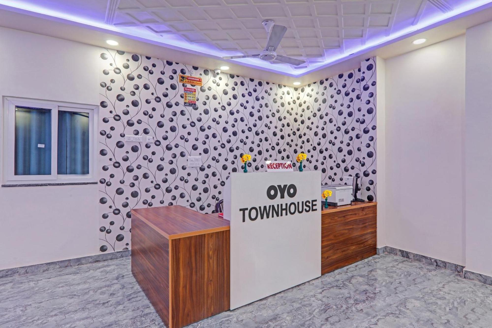 Townhouse P.S.Palace Near Amausi Metro Station Lucknow Exterior photo